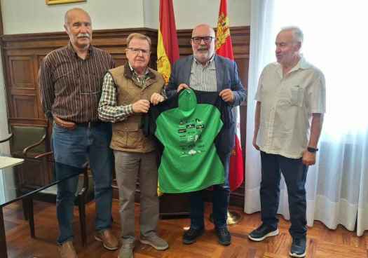 Latorre recibe a la AECC Soria para conocer preparativos de su XIV marcha popular