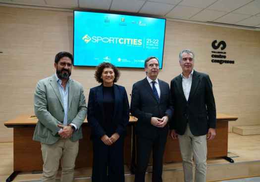 La Junta destaca colaboración entre administraciones y profesionales para desarrollo del sector deportivo 