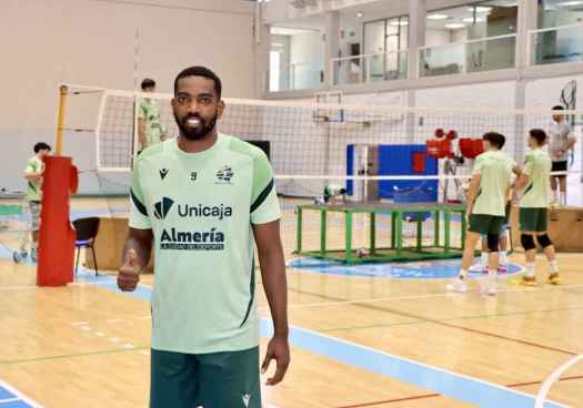Los celestes estrenan nueva temporada ante Almería de Juan Pablo Moreno