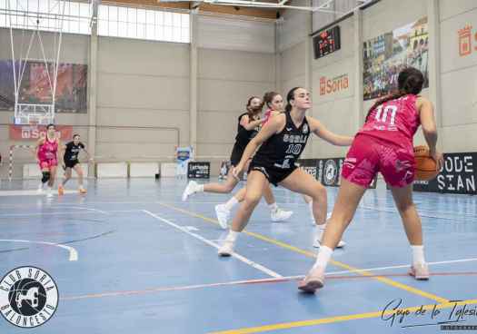 El acierto exterior del Torrelavega frena al CSB femenino (109-62)