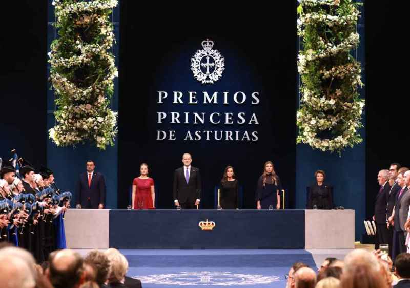 La princesa de Asturias invoca a la esperanza ante "cierto desaliento"