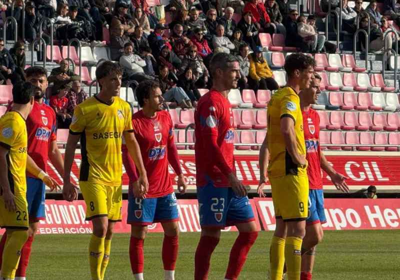El Navalcarnero termina con racha de Numancia en Los Pajaritos (2-3)