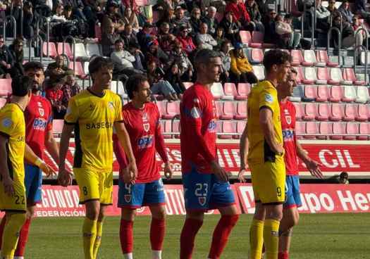 El Navalcarnero termina con racha de Numancia en Los Pajaritos (2-3)