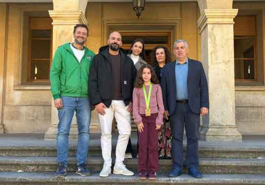 El Ayuntamiento recibe a campeona alevín de Europa en patinaje artístico