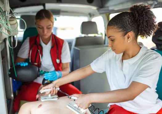 La enfermería de críticos, urgencias y emergencias tendrá especialidad propia